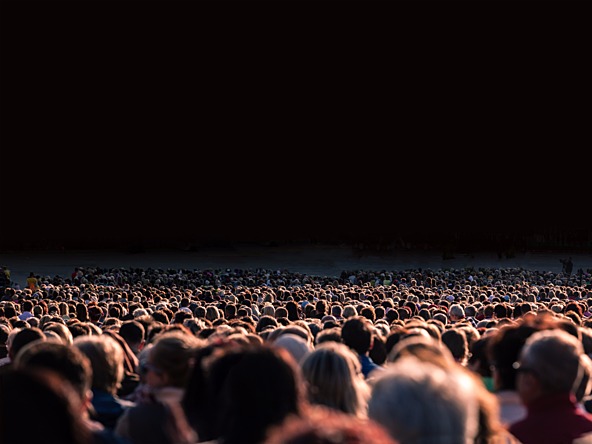 Large crowd of people_crop